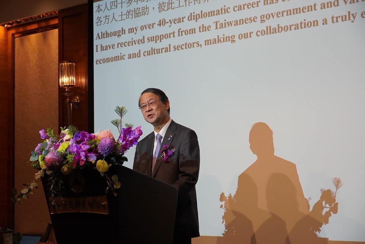 日本台灣交流協會代表泉裕泰在酒會上表示，面對充滿危機時代，台灣民眾絕不可分裂，一定要更加團結，表現出守住民主與自由的強烈意識，作為國際社會的一分子並持續貢獻。 圖：取自日本台灣交流協會臉書粉專。