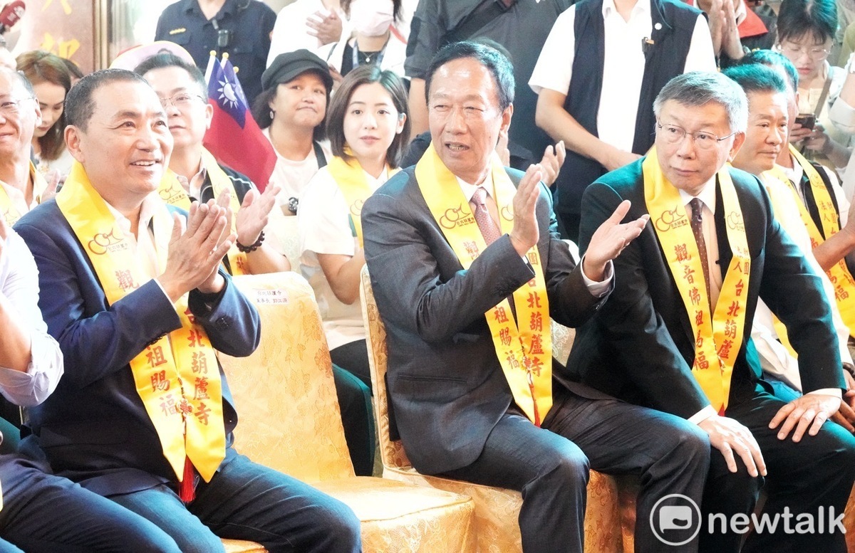 國民黨總統參選人侯友宜、鴻海創辦人郭台銘及民眾黨總統參選人柯文哲出席台北葫蘆寺觀音佛祖出家紀念日北宮媽祖起駕大典。 圖：張良一 / 攝（資料照）