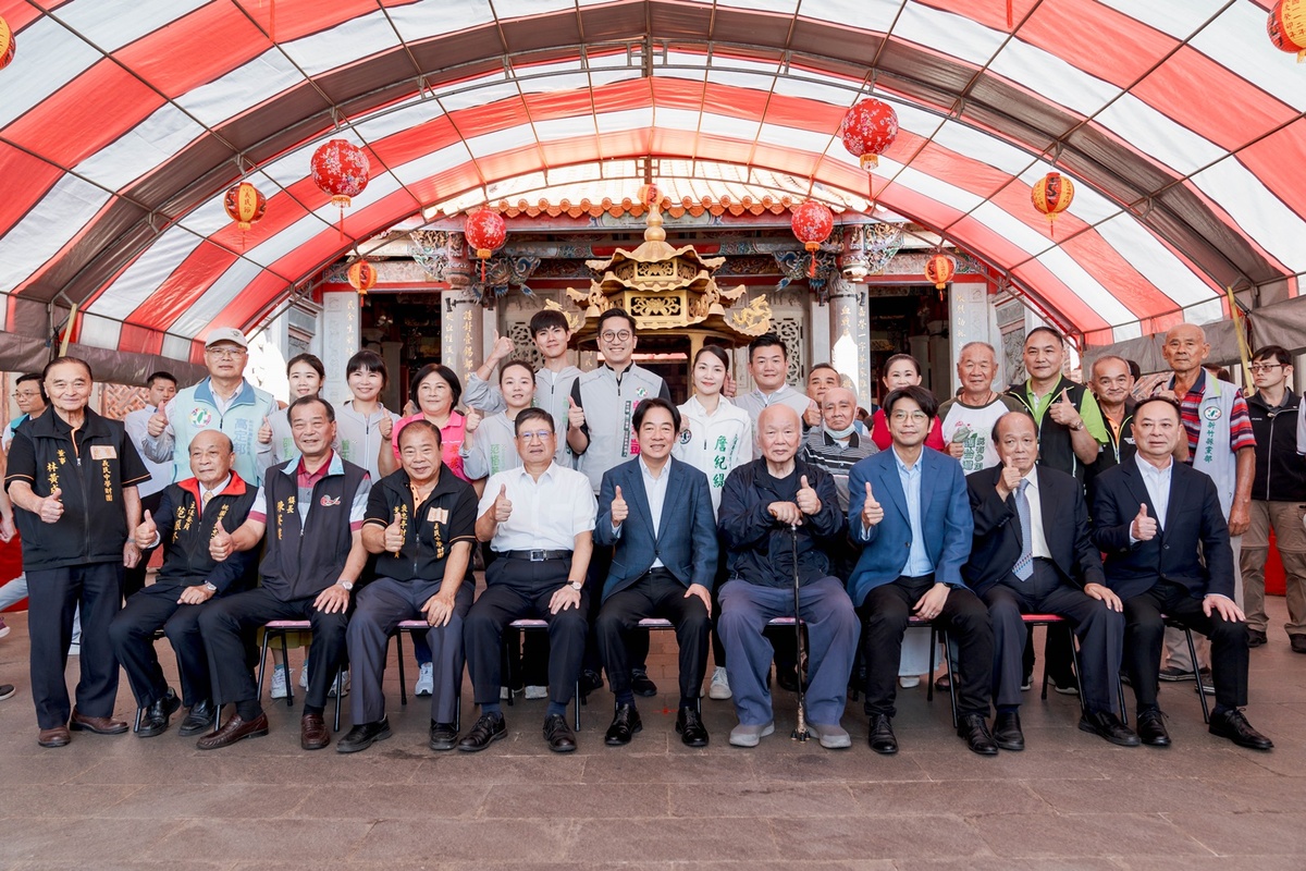 新竹縣新埔枋寮褒忠亭義民廟2日舉行秋祭大典，副總統賴清德也前往參拜。 圖：賴清德競辦提供