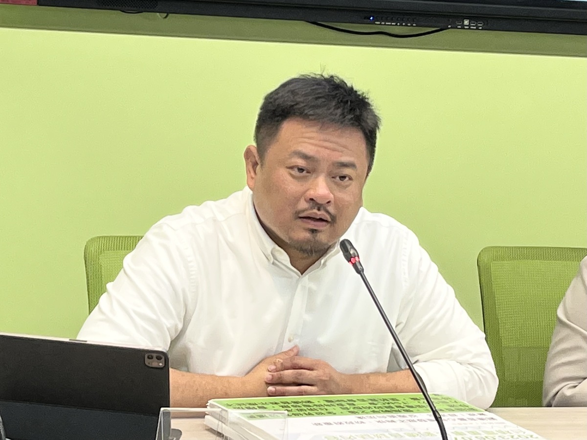 民進黨立院黨團副書記長今(2)爆料柯文哲過去和現在的核能立場就是說變就變的政客。 圖：金大鈞/攝
