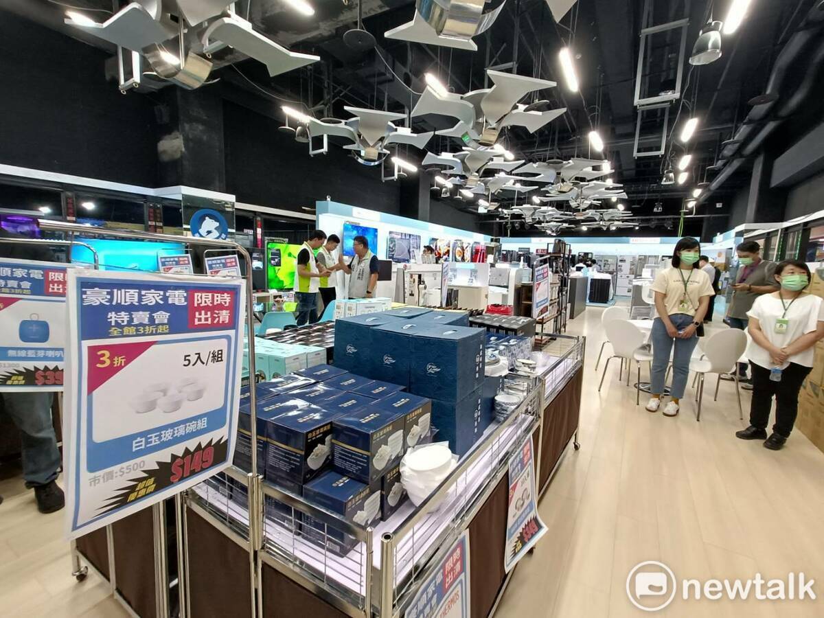 豪順家電生活館進駐家樂福青海店。 唐復年/攝