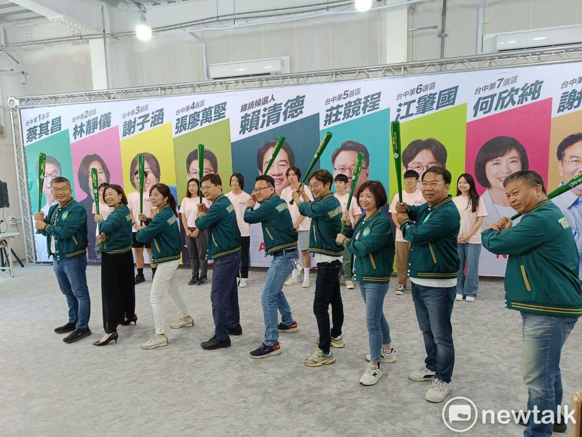八位立委參選人一同揮棒，強棒棒都要全壘打。 唐復年/攝