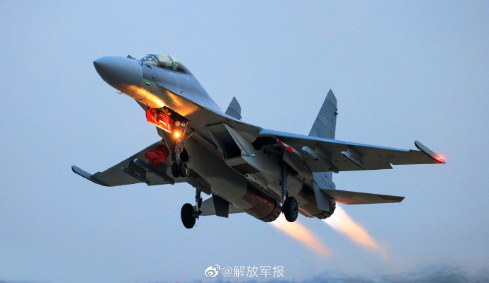 解放軍殲-16戰機。 圖：翻攝解放軍報
