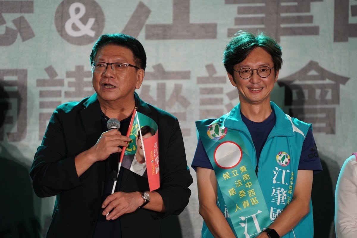 潘孟安為江肇國站台時說，政治鬧劇的藍白合，不論結果如何，賴清德就是最佳的選擇。 江肇國服務處/提供