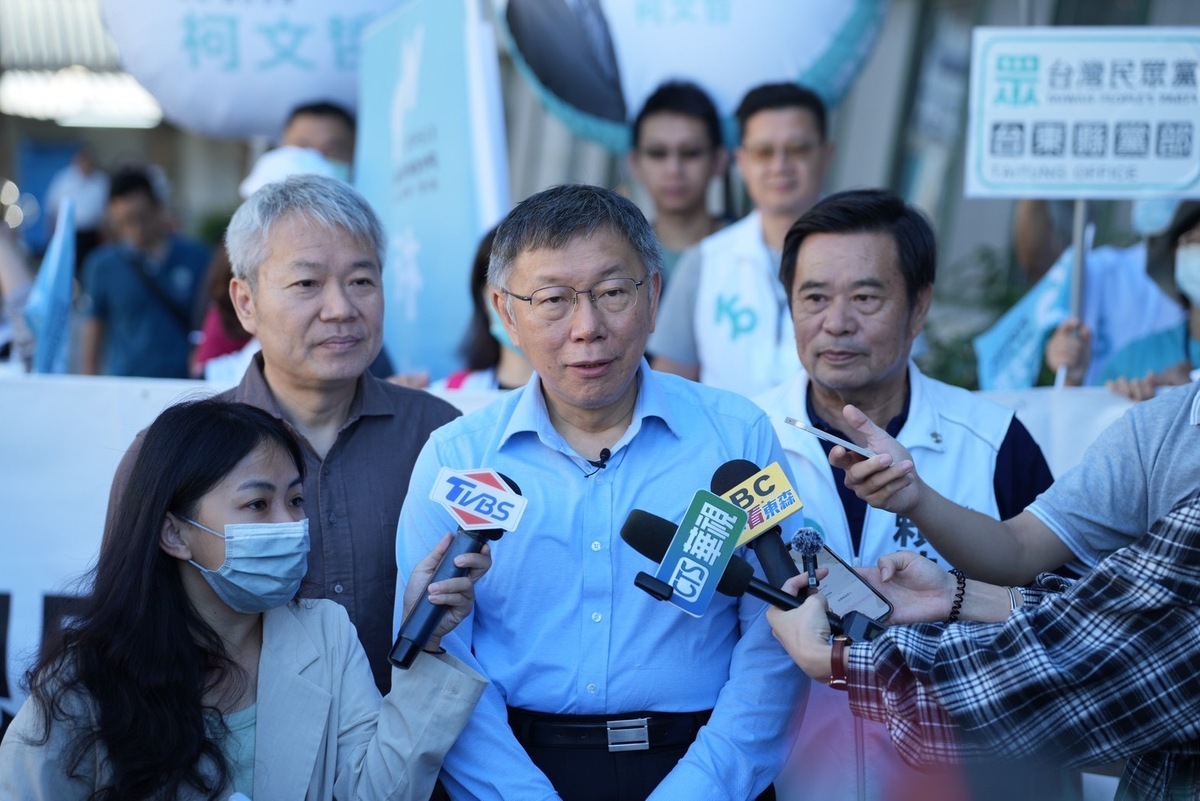 民眾黨主席柯文哲4日到台東中央市場拜票 圖：民眾黨提供