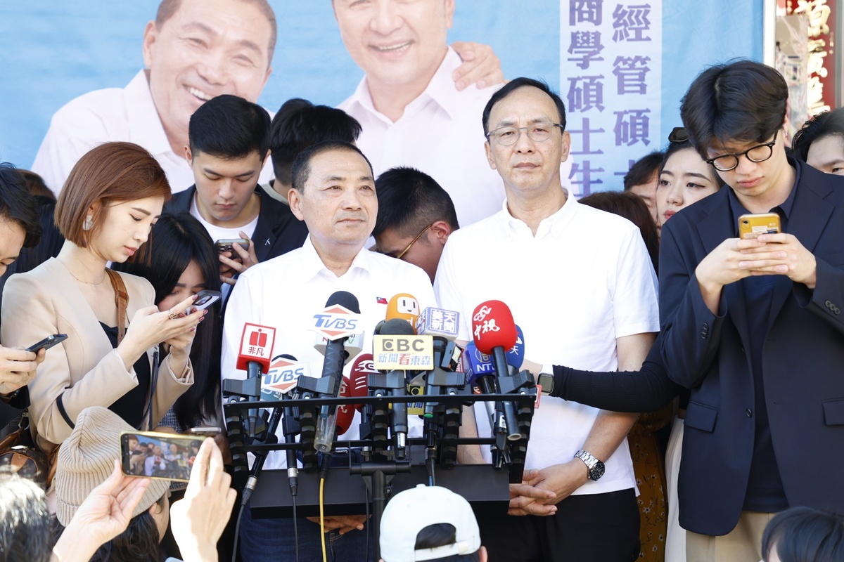 國民黨主席朱立倫、國民黨總統參選人侯友宜4日上午出席新北市侯友宜、林金結聯合競選總部成立大會，並接受媒體訪問。 圖：國民黨提供