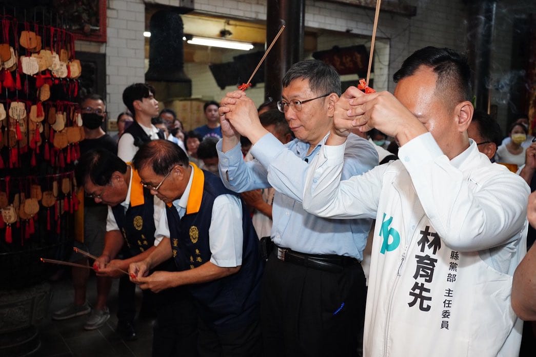 民眾黨總統參選人柯文哲今天在屏東廟口開講。 圖：翻攝自柯文哲臉書