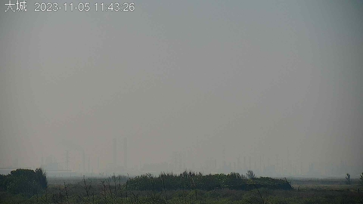 今(5)日雖各地天氣大致多雲到晴，擴散條件差，污染物易累積。 圖：翻攝自空品監測網
