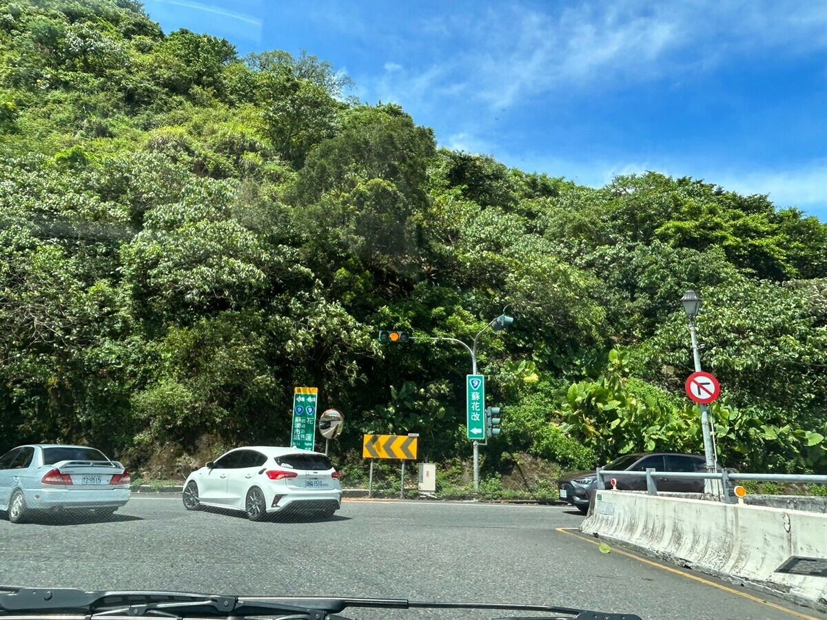 明(6)日起因台9線蘇花改蘇澳至東澳及南澳至和平路段進行路面刨鋪施工，11月6日至9日分為四時段封閉，包括蘇澳-東澳段南下線、南澳至和平段將分別封閉。 圖：林岑韋/ 攝