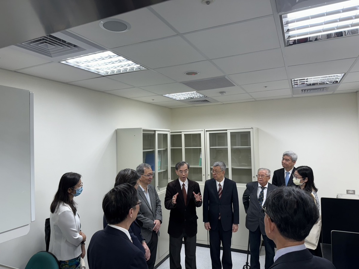 衛福部長薛瑞元強調未來一定會每年編列預算來支持。 圖：翻攝自台大醫院臉書