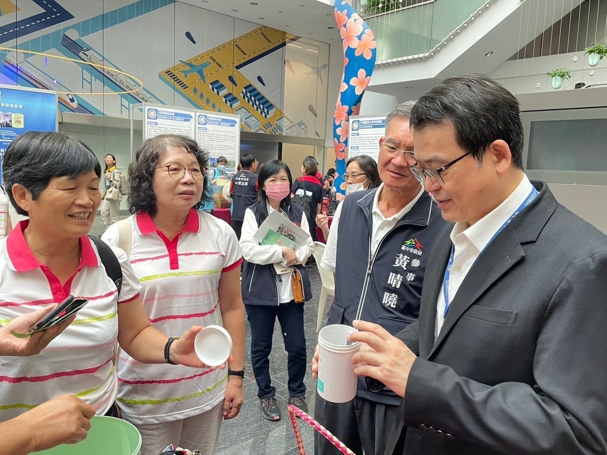 台中市政府舉辦「第五屆台中市低碳永續城市傑出貢獻獎」頒獎暨成果發表活動。 台中市政府/提供