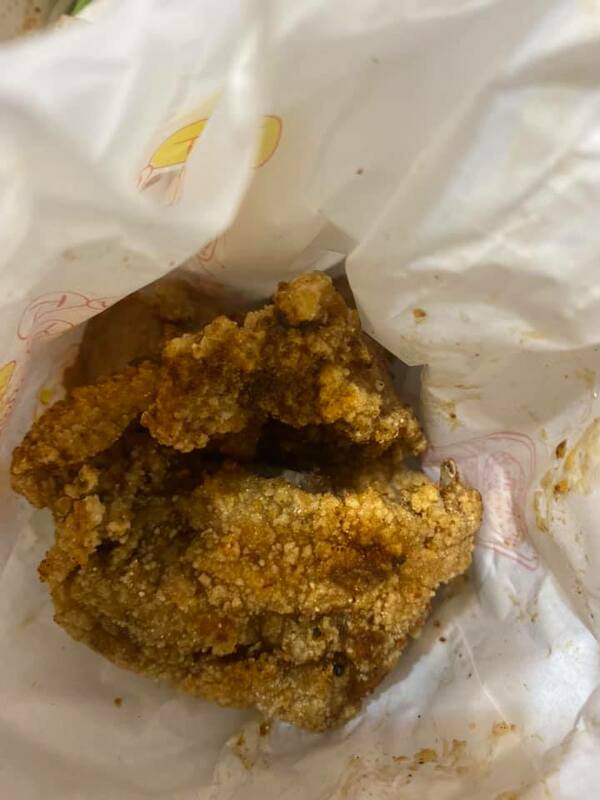 營養師高敏敏在臉書上發文表示，小小一塊炸雞排，「高油、高鈉、高熱量」，一片熱量平均大約630kcal，比吃2碗白飯還多！ 圖：曾郡秋／攝影