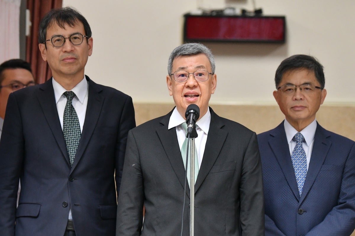 行政院長陳建仁於立法院備詢前接受媒體訪問。 圖：行政院/提供
