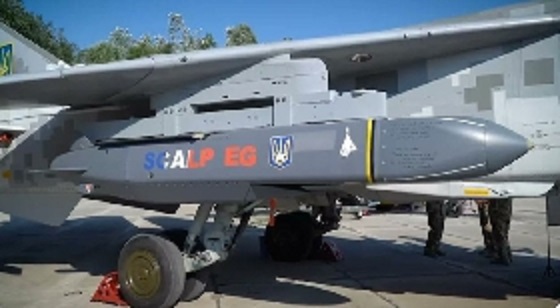 烏軍戰機懸掛的法國版風暴陰影 SCALP 飛彈。 圖 : 翻攝自Ukran Air Force