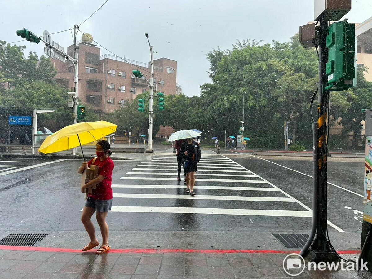 週五下半天開始也將迎來今年最強的東北季風，到下週三之前新竹以北及宜蘭整天都低於24度，而北部最低溫可能16至17度。 圖：林岑韋／攝