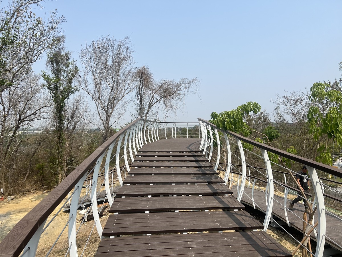 關廟森林公園於近日改造完成，新增抬升式景觀步道。 圖：台南市政府觀光旅遊局／提供
