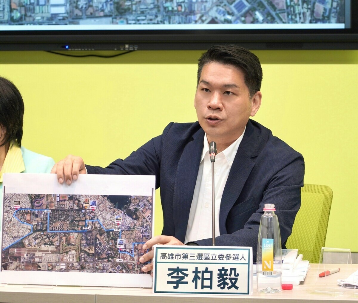 李柏毅批藍營反對設立防衛營區。 圖：李柏毅服務處/提供