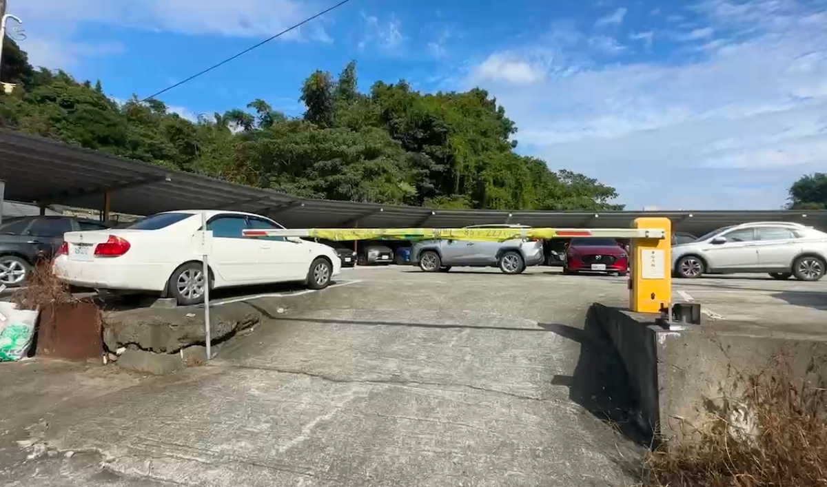 新北市綠議員批廖先翔家族占用國有地經營違法停車場不只一件，要求市府徹查。 圖：林昀真/翻攝
