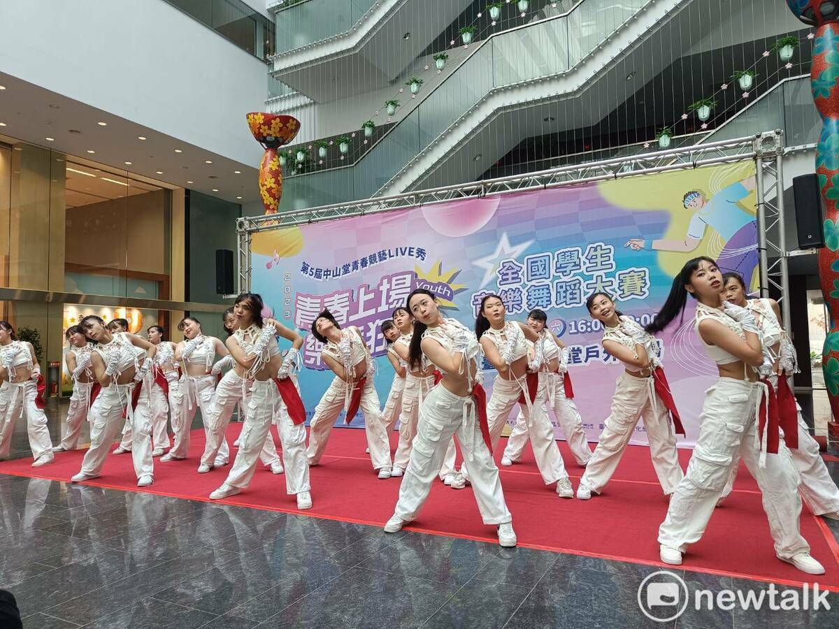 入圍舞蹈類決賽的台中市私立明台高級中學MT Queen團隊帶來精采演出。 唐復年/攝