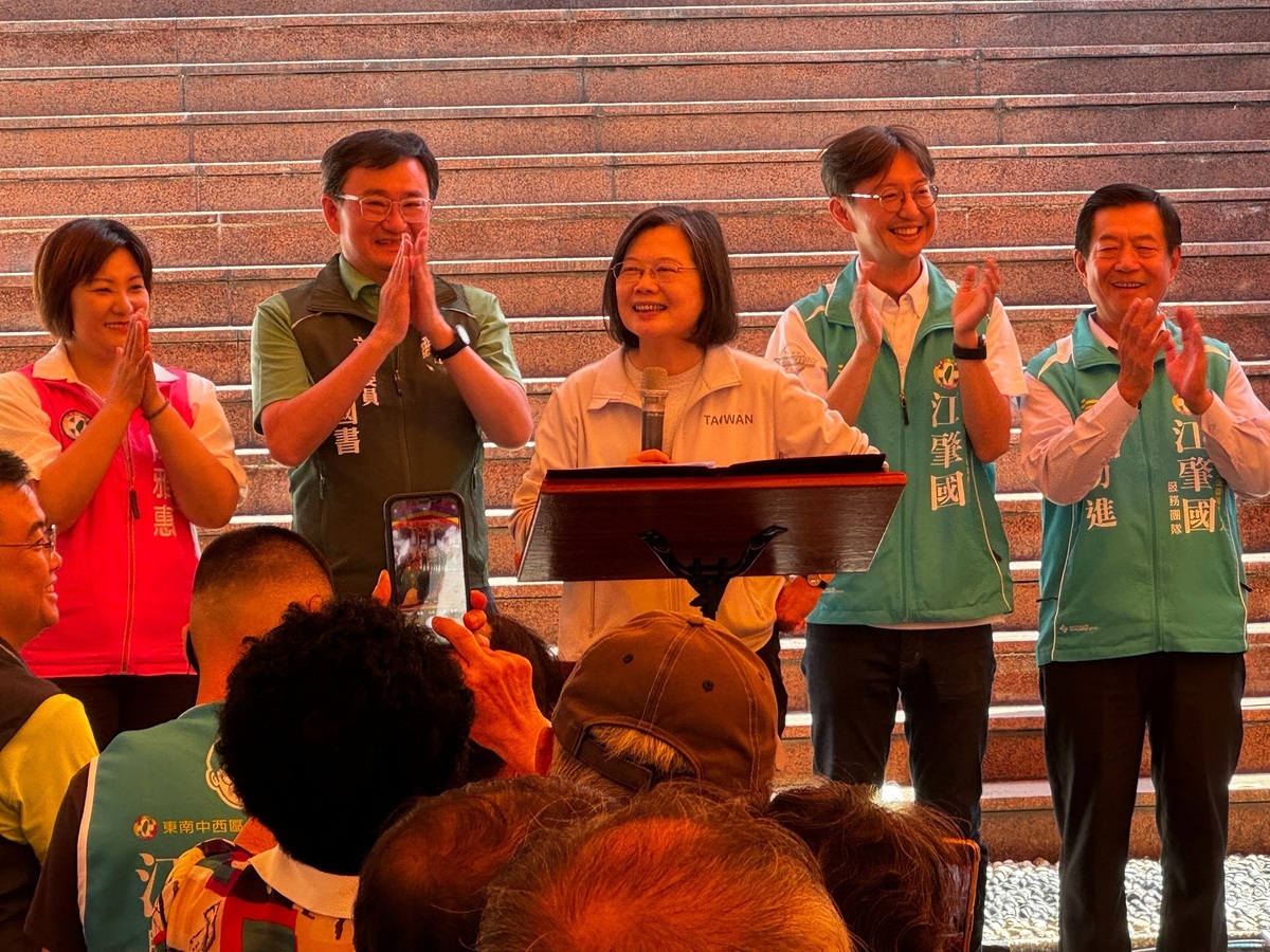 蔡英文為江肇國造勢。 圖：江肇國競總/提供