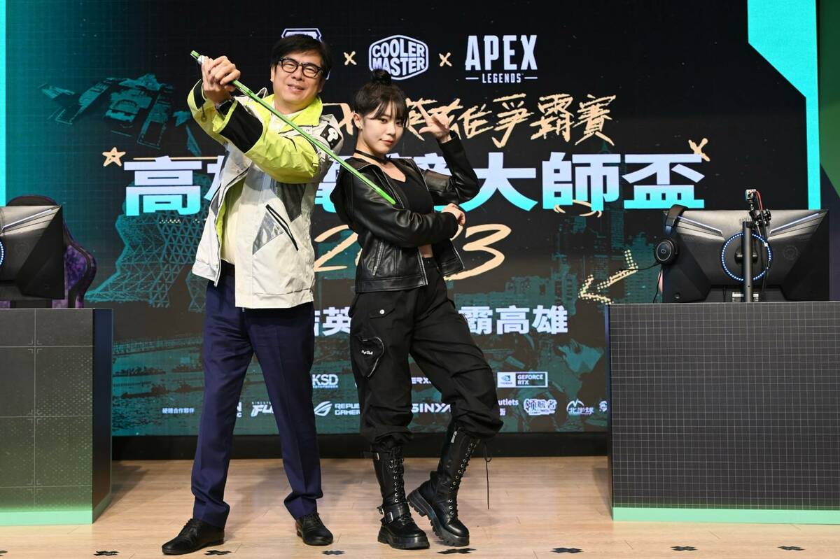 陳其邁(左)與知名實況主赤鬼伯伯(右)組隊。 圖：高雄市政府/提供