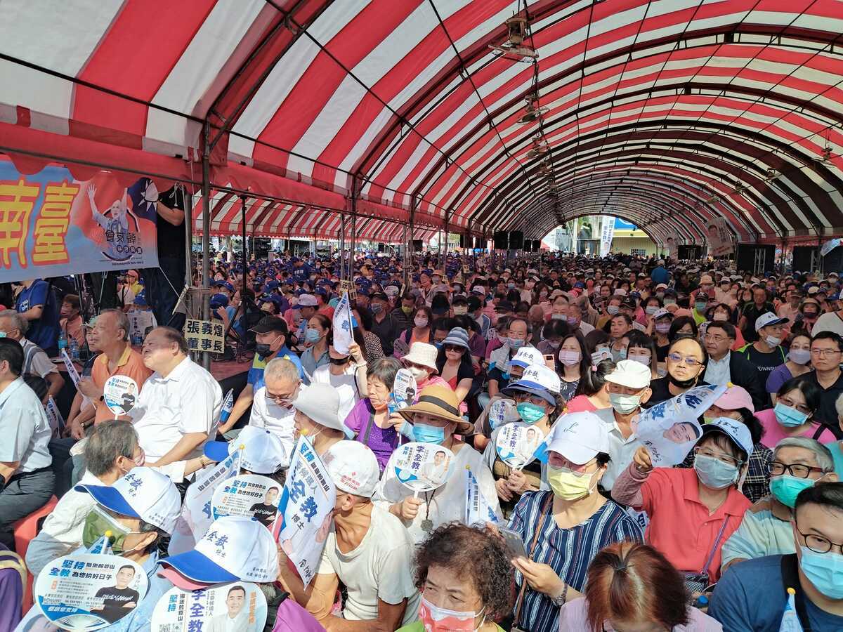 前台南議長李全教的永康競選總部成立大會，現場支持者擠得人山人海，但趙少康也感嘆台南與高雄，竟然一席國民黨區域立委都沒有。 圖 : 翻攝自趙少康臉書