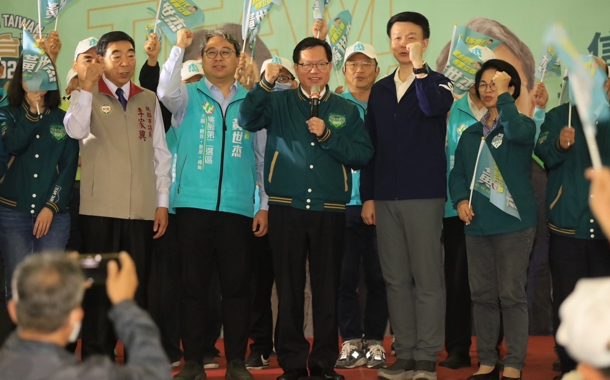 神秘嘉賓出現！「無黨籍的他」站上黃世杰競選舞台
