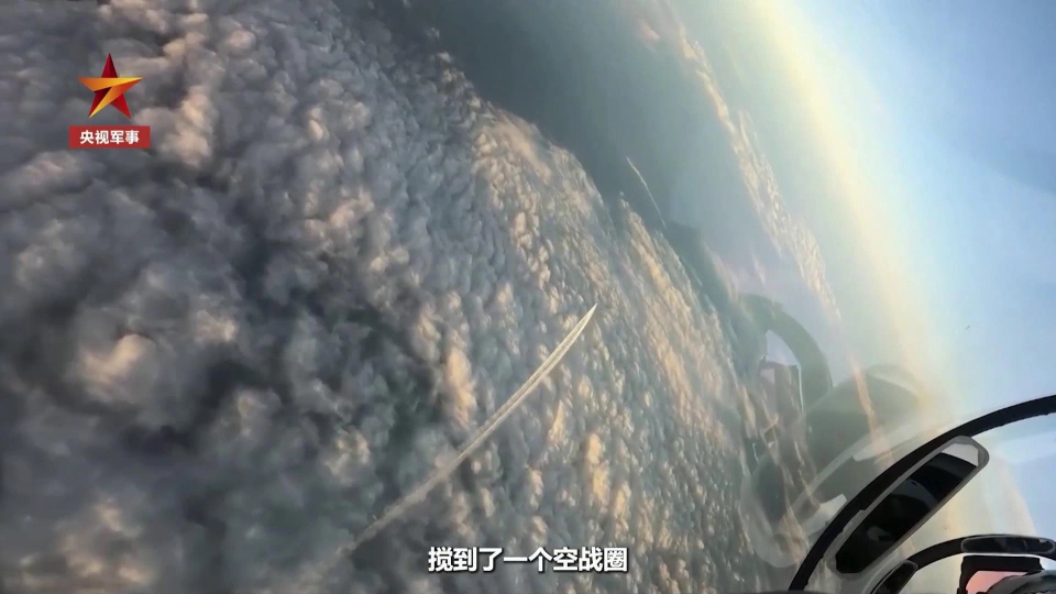中國軍機與美國軍機進入空戰圈。 圖：翻攝自巔峰高地