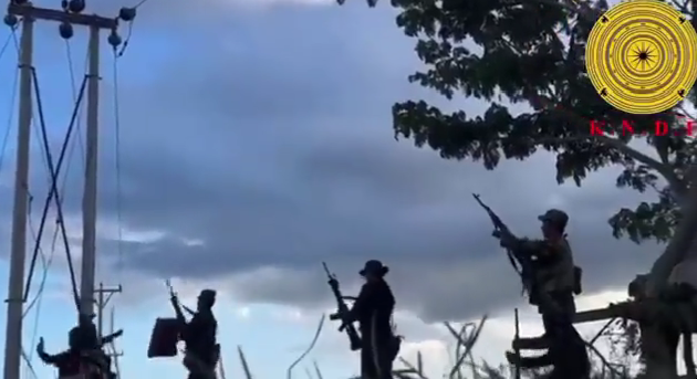 克倫尼民族防衛軍分享了一段一架輕型戰機被擊落影片。 圖 : 翻攝自推特