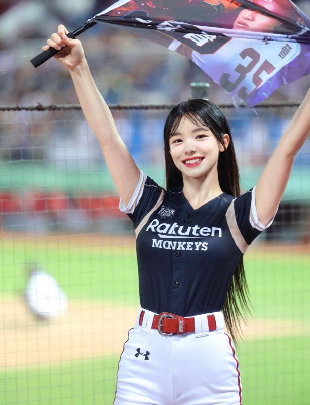 「Rakuten Girls 」李多慧憑著亮麗外貌和精湛舞技，吸引大批粉絲喜愛。 圖：翻攝自IG＠le_dahye