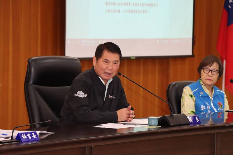 苗栗縣長鍾東錦今（14）天在縣務會議上怒斥全案自編自導，汙名化苗栗治安，警察單位應嚴正執法，並要求周訓宇公開道歉。 圖：苗栗縣政府提供（資料照）。