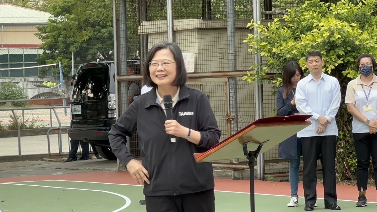 蔡英文強調，現在世界各國的人都知道台灣經濟發展不錯、民主很好，現在當台灣人很有面子。 圖：翻攝蘇治芬臉書