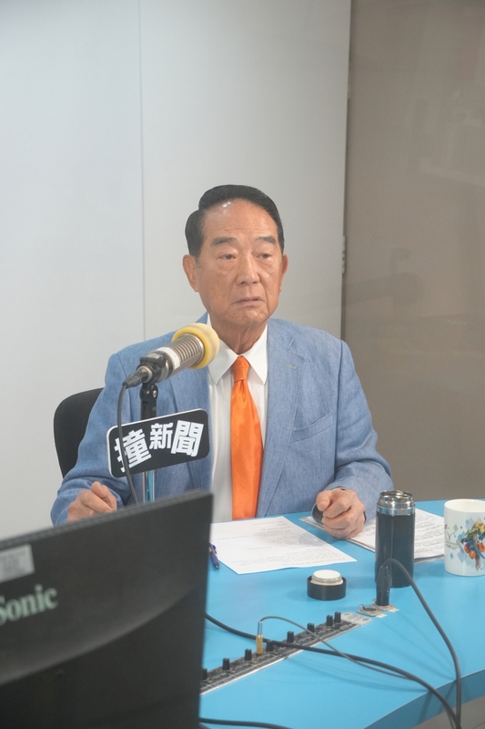 親民黨主席宋楚瑜今(15)日接受廣播節目「暐瀚撞新聞」專訪。 圖：《POP撞新聞》提供