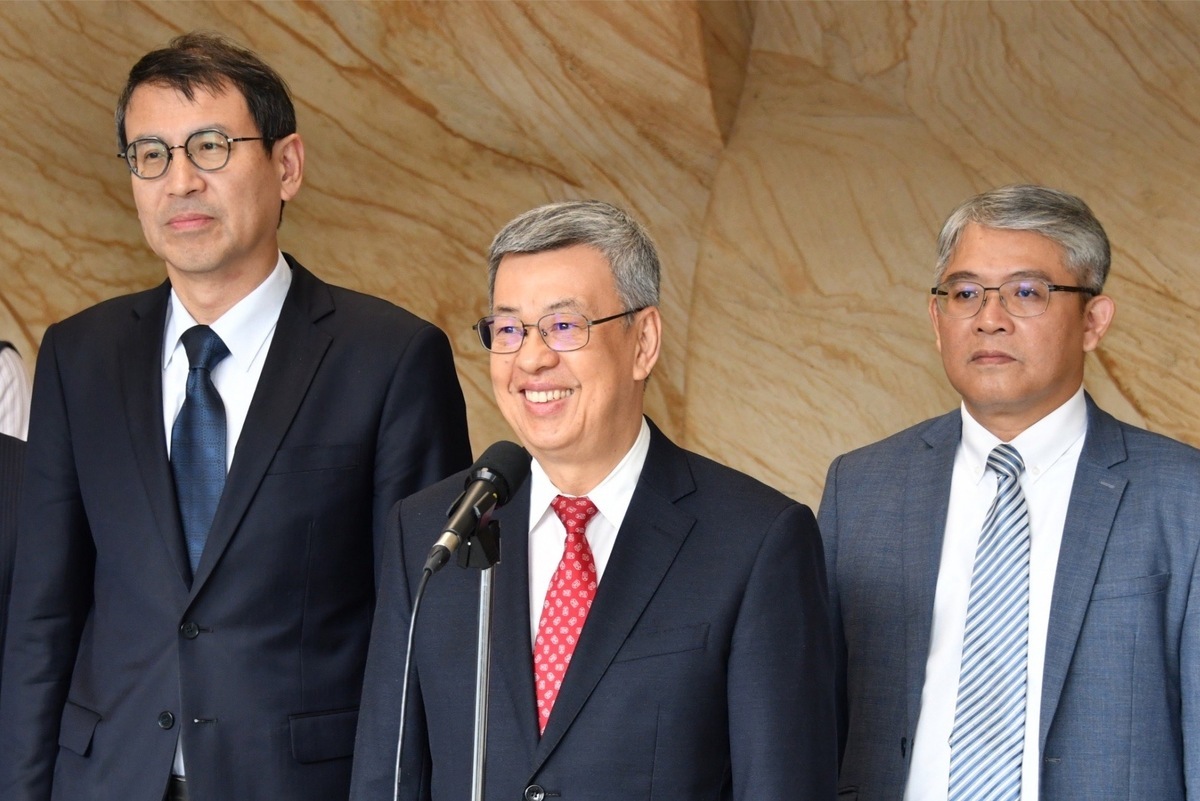 行政院長陳建仁今（15）天上午出席「2023馬路好行評選」論壇暨頒獎典禮前受訪。 圖：行政院提供