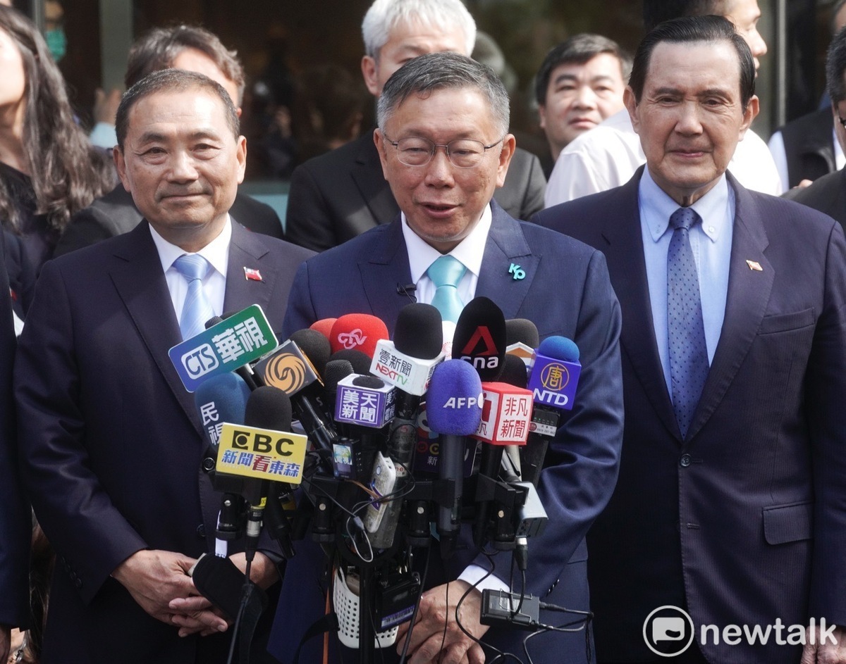 藍白合達成6點共識，會後朱立倫、侯友宜、馬英九、柯文哲攜手合影。 圖：張良一/攝(資料照)