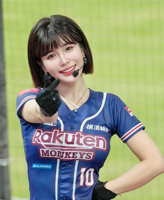 「Rakuten Girls」團長壯壯擁有甜美外表和火辣的身材。 圖：翻攝自IG＠ula_shen_
