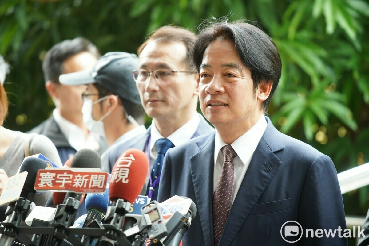 民進黨總統參選人賴清德16日上午出席在桃園龍華科技大學舉行的「高速傳輸介面電子構裝設計與測試人才及技術培育基地啟用暨揭牌典禮」。 圖：林昀真/攝