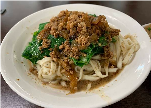 在地經營百年的蘇厝「王家麵店」也不容錯過，有榨菜肉絲麵、麻醬乾麵、餛飩乾麵 圖：台南市政府觀光旅遊局／提供