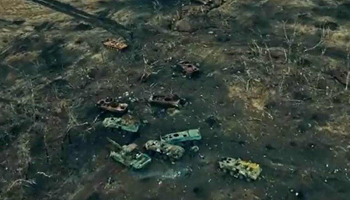 俄軍位於阿夫迪夫卡的坦克遭到烏軍破壞。 圖 : 翻攝自 Dmitri  X（前推特）帳號