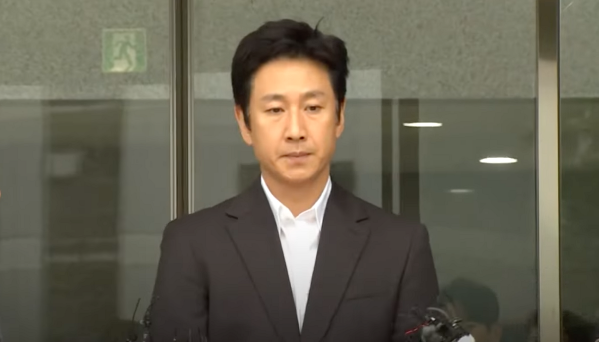 韓國知名演員「李善均」日前捲入吸毒案，今早竟傳出身亡消息，警方初步研判為輕生。 圖：翻攝自YT／JTBC News