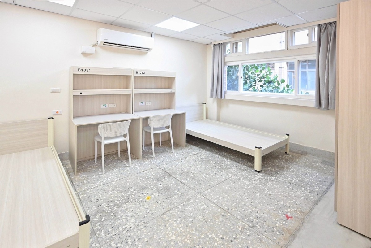 行政院長陳建仁同意每名校內住宿生每學期補貼5000元、弱勢生加碼至7000元，一年預估約需近28億元，將由內政部住宅基金支付，約27.5萬名大學生受惠。圖為中央大學男生宿舍。（資料照片） 圖：行政院提供