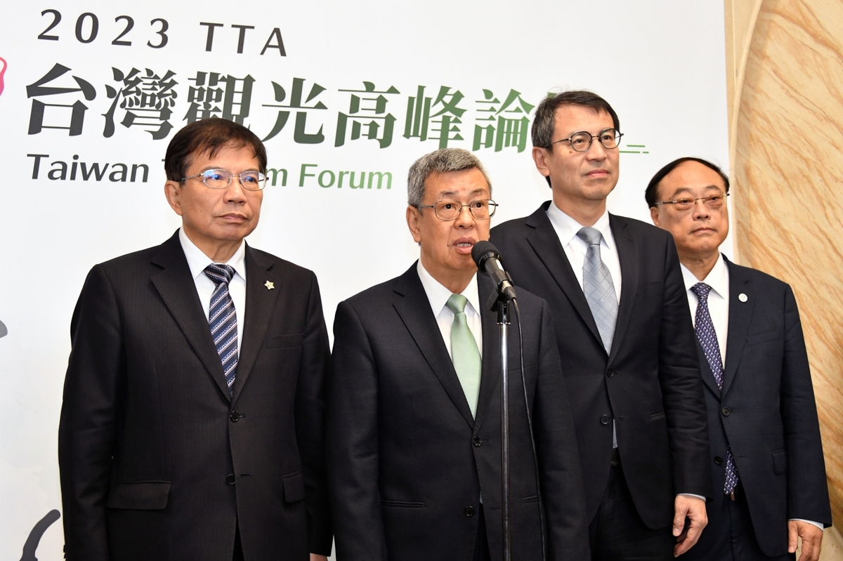 行政院長陳建仁今（17）天出席台灣觀光高峰論壇前受訪。 圖：行政院提供