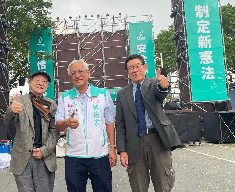 長期關注台灣民主化的民運人士曹長青接受海外台灣網訪問時，他提到為什麼要支持台灣人的英雄郭倍宏，他觀察，郭倍宏身上有三種特質，勇敢、執著，以及經營管理的能力。 圖：取自海外台灣網