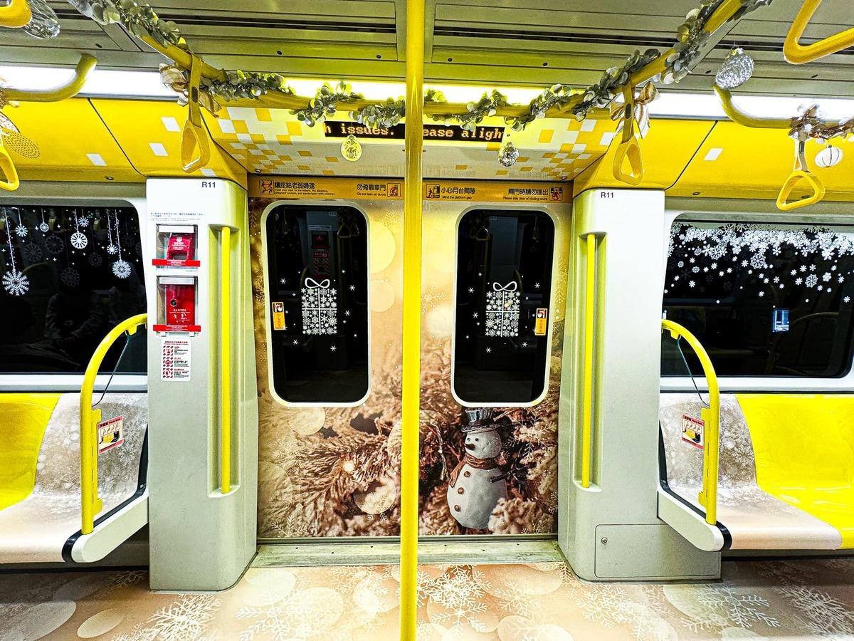新北捷運將公共藝術變身暖光雪粼列車。 圖： 新北捷運公司／提供