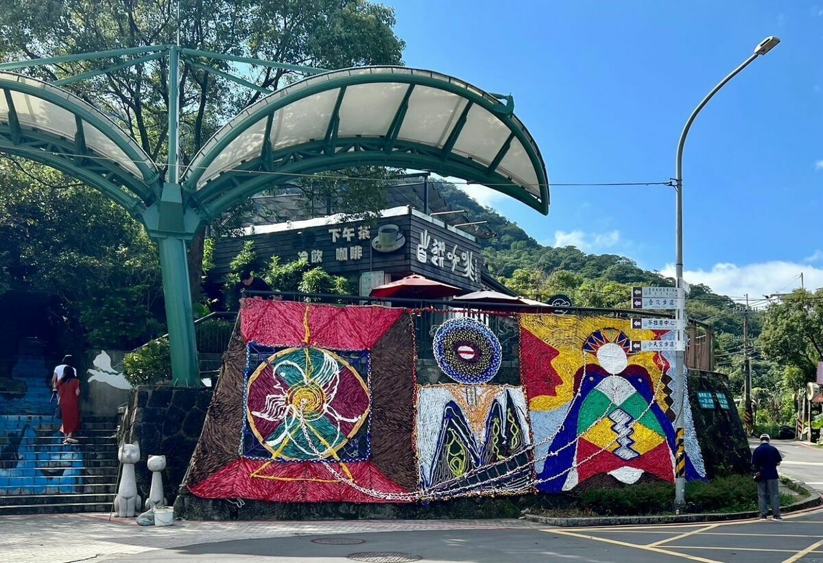 指南宮站及貓空站周邊可以欣賞美麗獨特的藝術作品。 圖：台北捷運公司／提供
