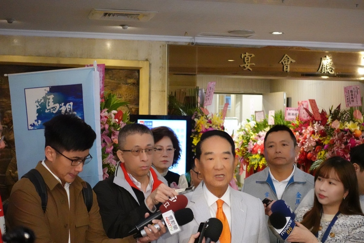 親民黨主席宋楚瑜今受訪對藍白民調整合僵局表示看法。 圖：親民黨/提供