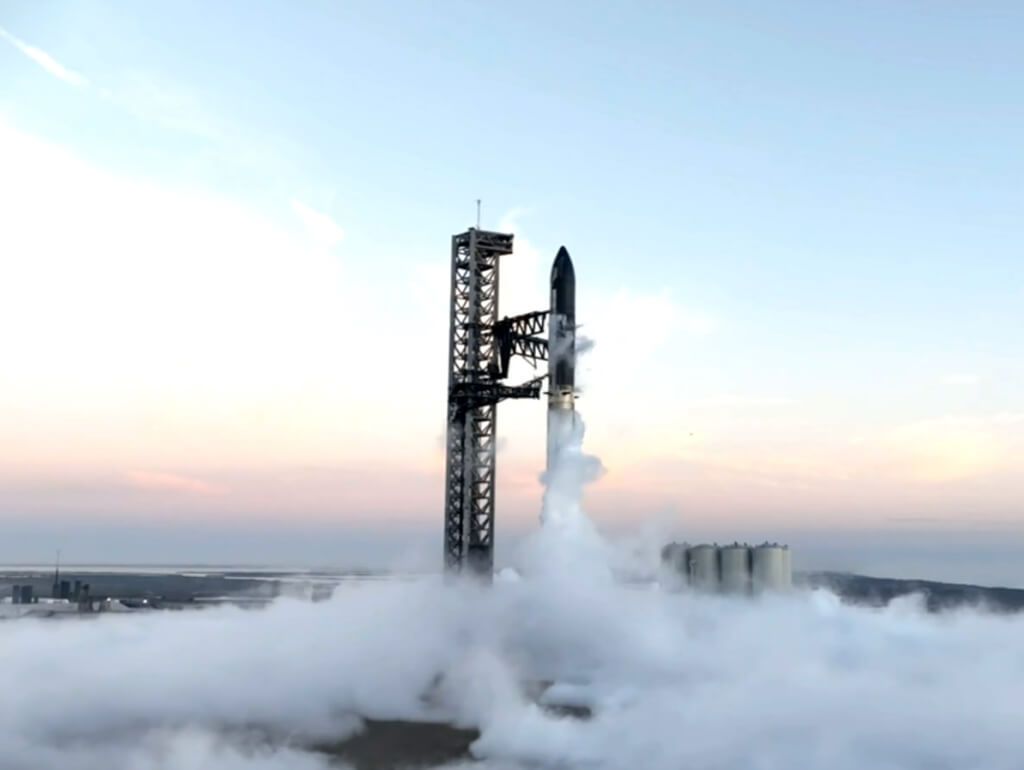 美國太空探索科技公司進行無人太空飛行器「星艦」第2次試射，首次進入太空，但在數分鐘後失去聯繫。 圖：取自twitter.com/SpaceX
