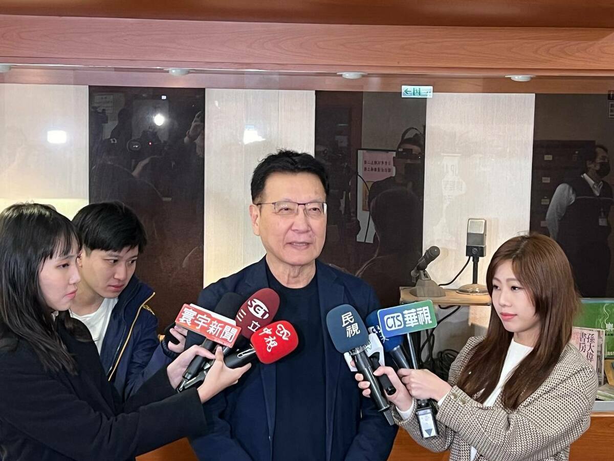 趙少康批柯文哲「實在太賴皮」並奉勸獨立參選總統大選的郭台銘「不要見獵心喜」。 圖：趙少康辦公室提供