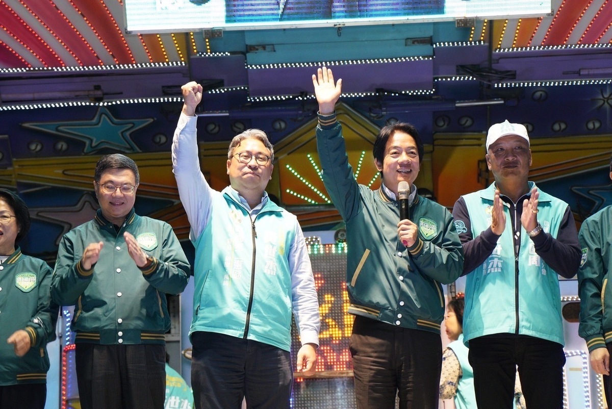 賴清德赴桃園力挺黃世杰。 圖：賴清德辦公室提供