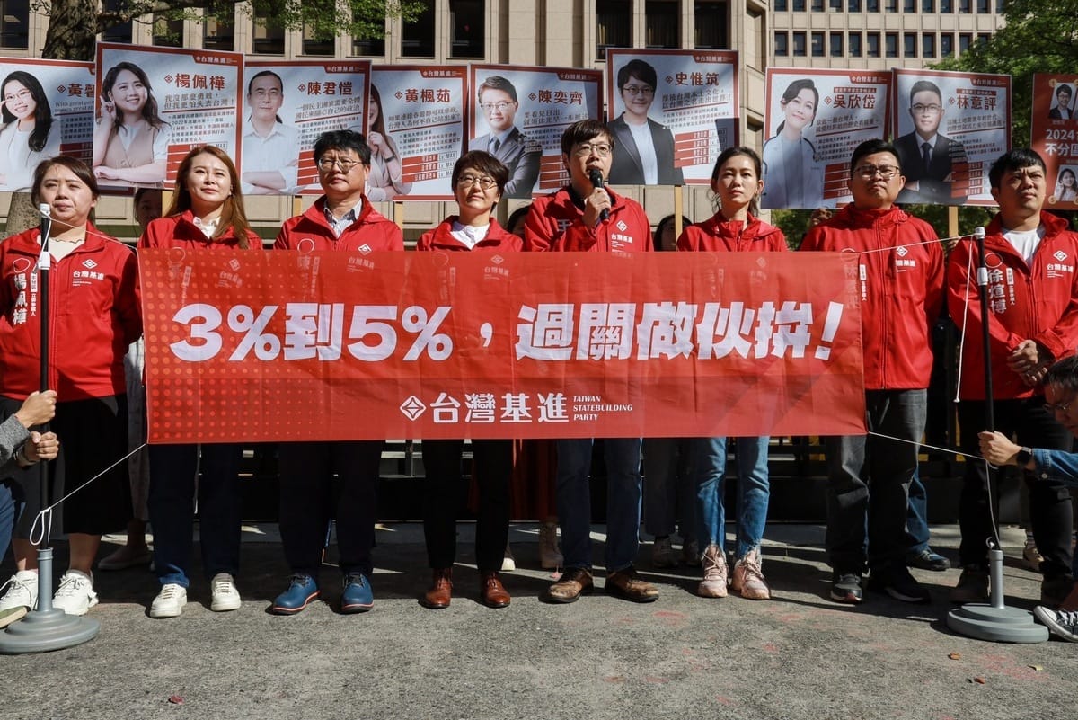 台灣基進今(20)日赴中選會登記不分區立委。 圖：台灣基進/提供
